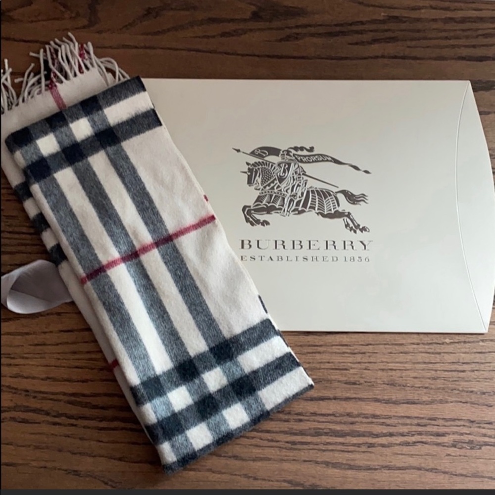 Burberry Classic Check Cashmere Scarf in Stone